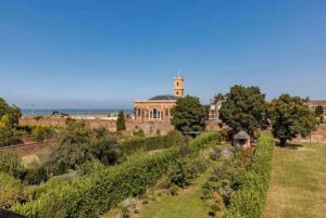 Amazing Dockyard Historical Georgian House