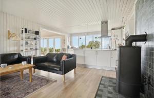 Three-Bedroom Holiday Home In Fur