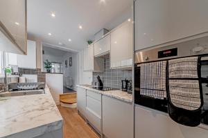 Modern 2 bed 2 Bath House in Sittingbourne by Splendid Stays