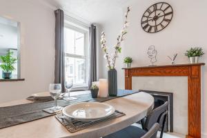 Modern 2 bed 2 Bath House in Sittingbourne by Splendid Stays