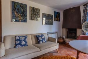 Giant Smart Room, Hot tub, PS5, in Historical Sintra Center inside 17th century Palace - Sintra WOW