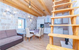 2 Bedroom Beautiful Home In Drinovci 