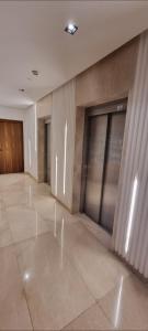 Cosy studio avec grande terasse et parking CFC