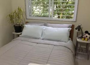 Casa ao lado Pedreira Paulo Leminski confortável 15 min centro da cidade e centro histórico pontos turísticos shows eventos fácil acesso com estacionamento