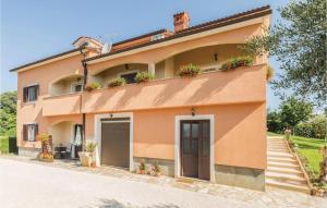 Beautiful Apartment In Tar-Vabriga With Kitchen 