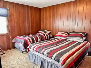 The Foxhole on East Lake Okoboji - Windom