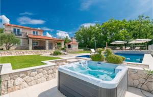 Beautiful Home In Kamen Most 