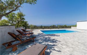 Awesome Home In Smrika