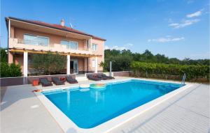 Stunning Home In Trilj