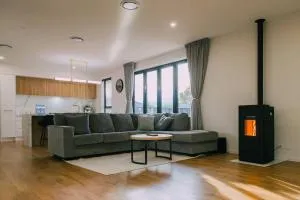 Cosy and Modern spacious home - Lower Dashwood