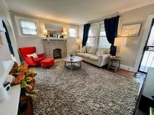 Private Bedroom Suite 2 in Comfy Cozy Bungalow 10 min from Downtown - Dent