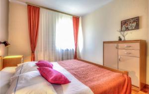 2 Bedroom Amazing Apartment In Porec 