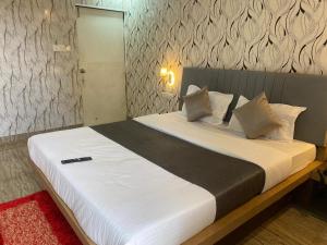 Hotel Golden Galaxy and Restaurant