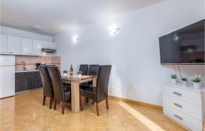Lovely Apartment In Pula With Kitchen