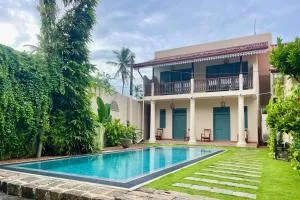 Colonial Villa Oasis - 100m from Beach! - Heppumulla