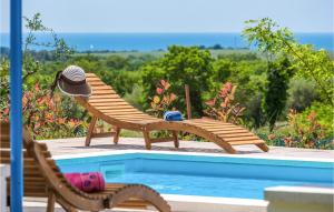 Three-Bedroom Apartment In Porec