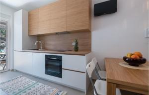 Beautiful Apartment In Plomin Luka