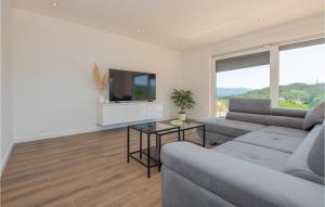 4 Bedroom Stunning Home In Grubine