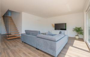 4 Bedroom Stunning Home In Grubine