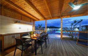 12 Bedroom Nice Home In Drage