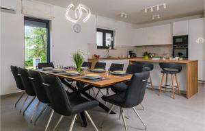 Cozy Home In Prodol With Wifi