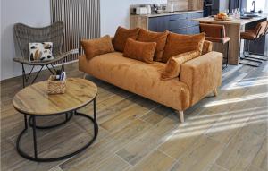 Nice Home In Bedarrides