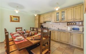 Cozy Home In Tinjan With Wifi 