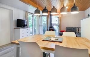 Amazing Home In Mirow Ot Granzow