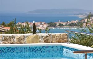 4 Bedroom Awesome Apartment In Podstrana