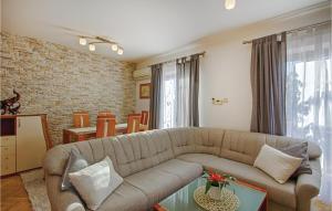 3 Bedroom Nice Apartment In Cavle 