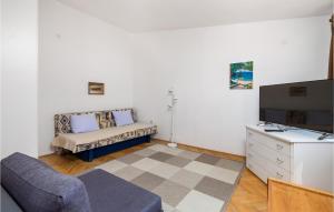 2 Bedroom Awesome Apartment In Pag