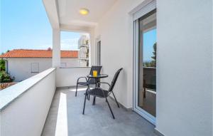 2 Bedroom Cozy Apartment In Banjol