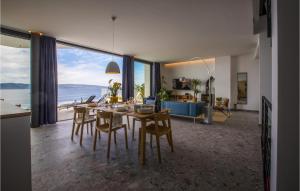 3 Bedroom Amazing Home In Brela 