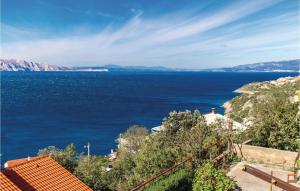 3 Bedroom Beautiful Apartment In Senj