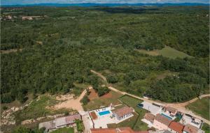 Awesome Home In Malisi With Kitchen