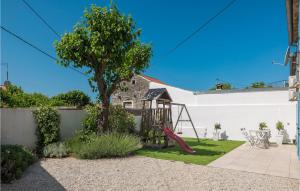 2 Bedroom Beautiful Home In Lozari 