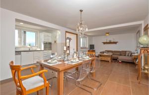 Nice Home In Vinjani Donji With Wifi 