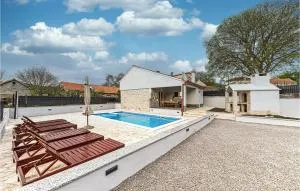 Awesome Home In Lecevica - Divojović