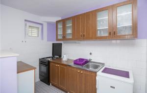 1 Bedroom Beautiful Apartment In Jelsa 
