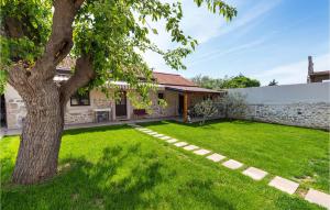 6 Bedroom Nice Home In Murvica 
