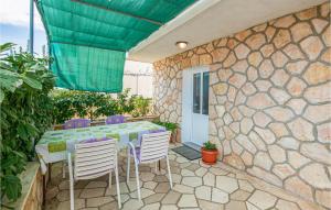1 Bedroom Beautiful Apartment In Jelsa 
