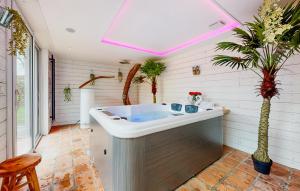 Amazing Home In Neuilly Le Vendin