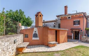 2 Bedroom Awesome Home In Kavran 