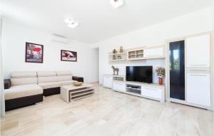 Nice Home In Kotor With Sauna