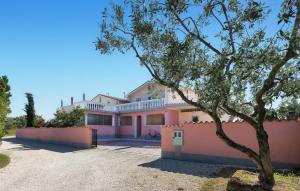 Lovely Apartment In Fazana With Kitchen 