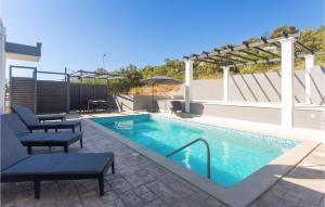 6 Bedroom Gorgeous Home In Dvornica