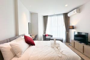 Central Pattaya Condo With Roof Top Pool