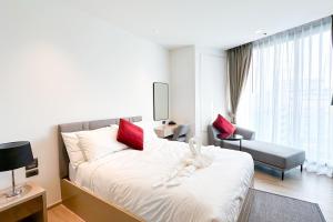 Central Pattaya Condo With Roof Top Pool