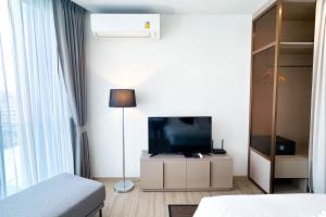 Central Pattaya Condo With Roof Top Pool