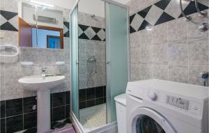 2 Bedroom Awesome Apartment In Labin